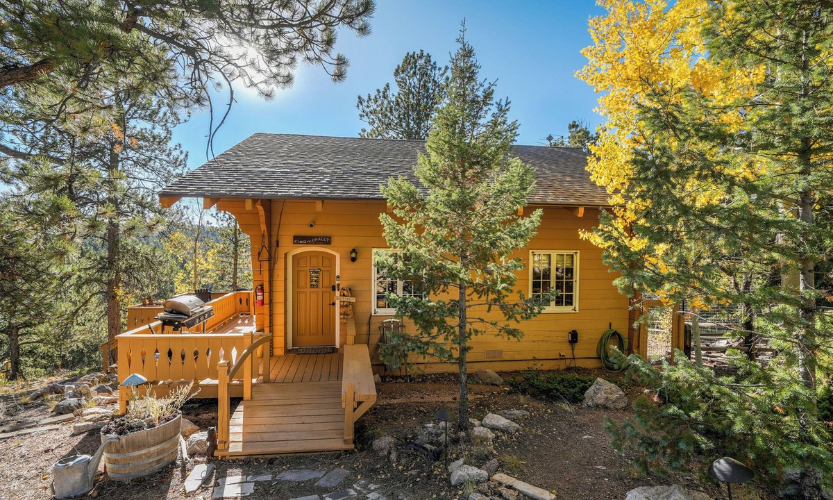 Florissant Ski Chalet | Mountain Chalet with Lake View & Fire Pit
