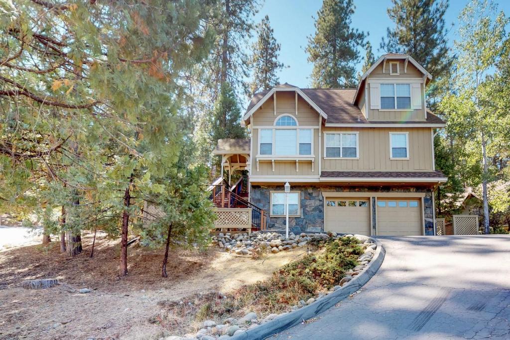 Groveland House | Mountain Crest