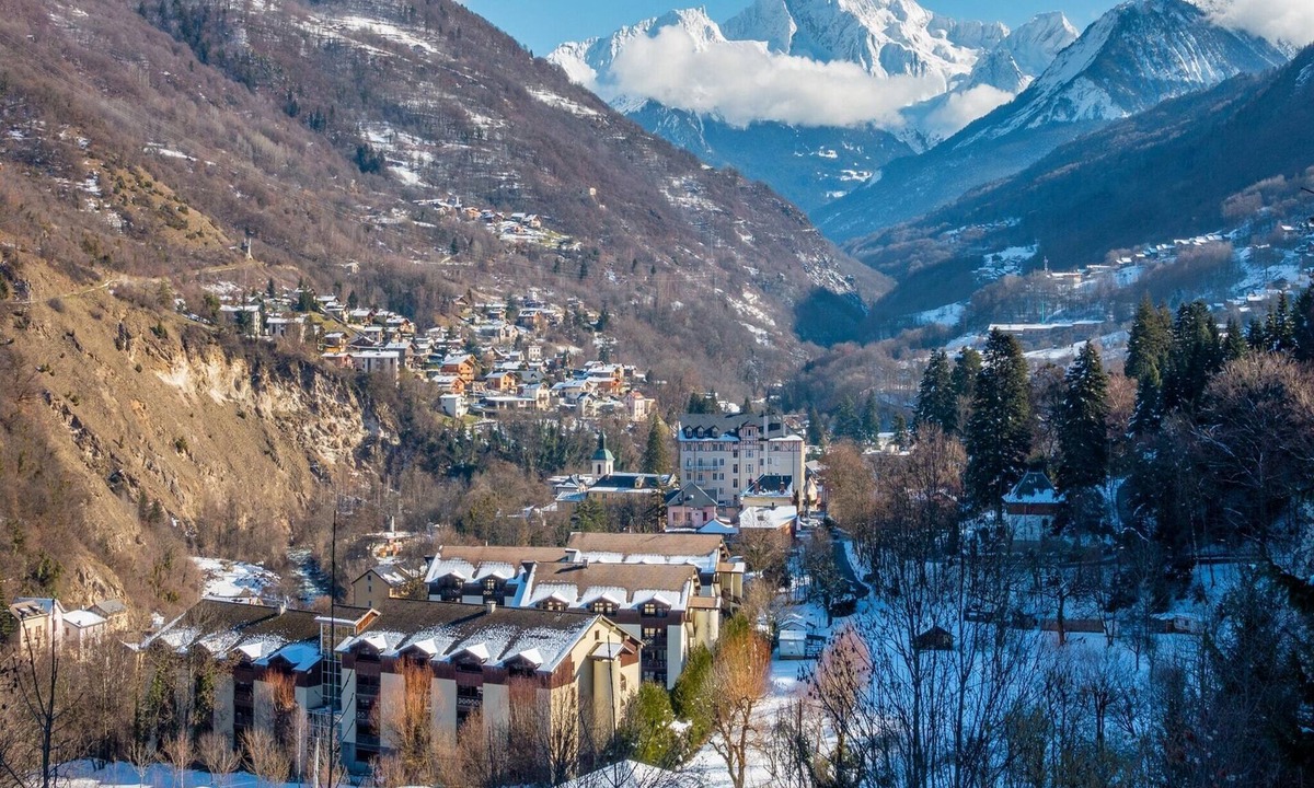 Brides-les-Bains Apartment | Mountain Escape with Pool