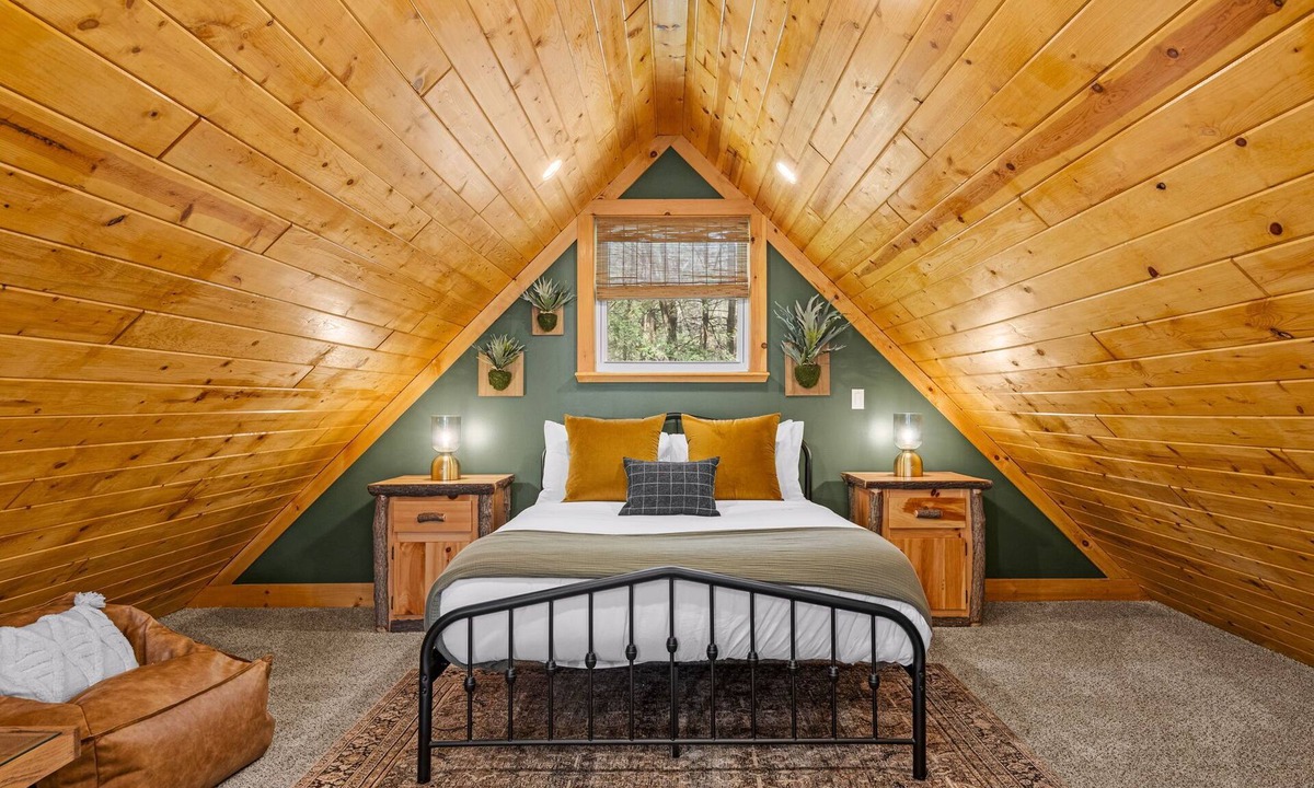 Blakeslee Cabin | Mountain Escape/Hot Tub/Sauna/Firepit/Beach Access
