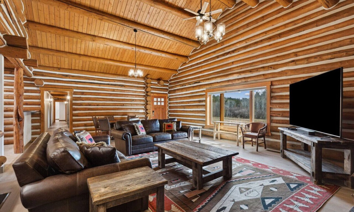Victor House | Mountain Escape Lodge