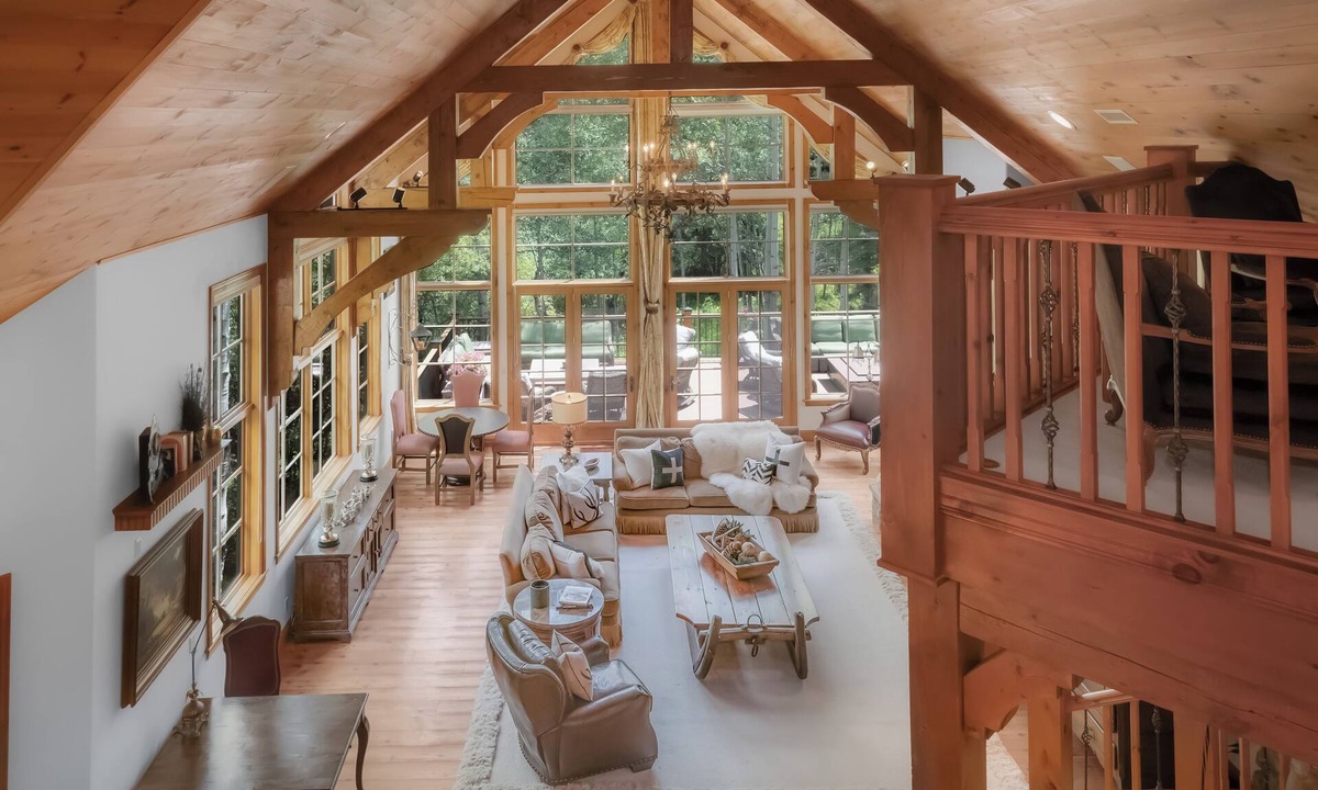 Avon Ski Chalet | Mountain Estate | Beaver Creek | 9BR Sleeps 18 | Hot Tub | By Cuvée