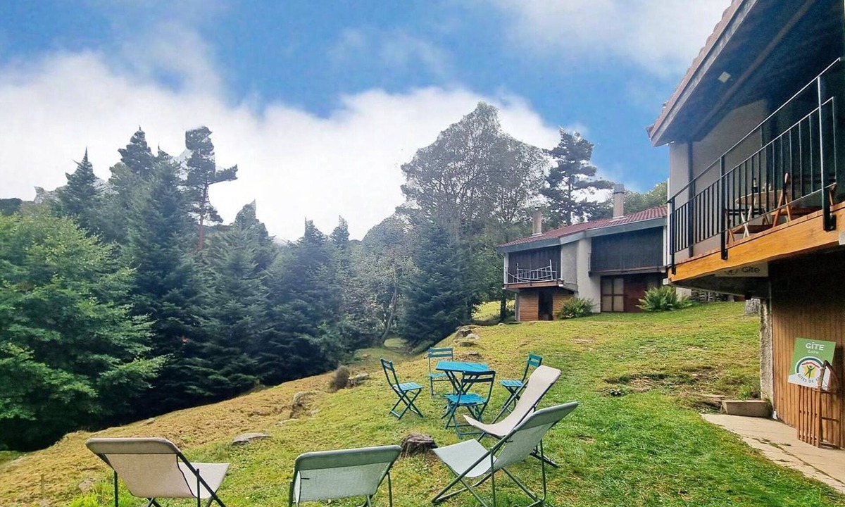 Chalmazel-Jeansagniere Apartment | Mountain triplex with sauna and balcony in Chalmazel