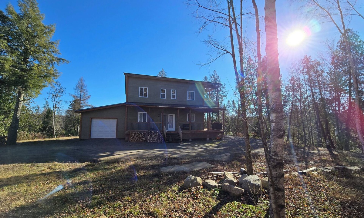Morin Heights Ski Chalet | Mountain getaway! New cozy and spacious 4BR, 3bath.