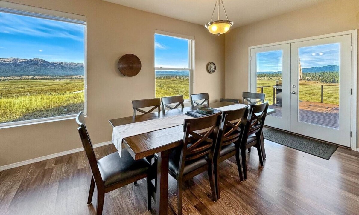 Cascade House | Mountain Getaway | Spacious Home + Scenic Views