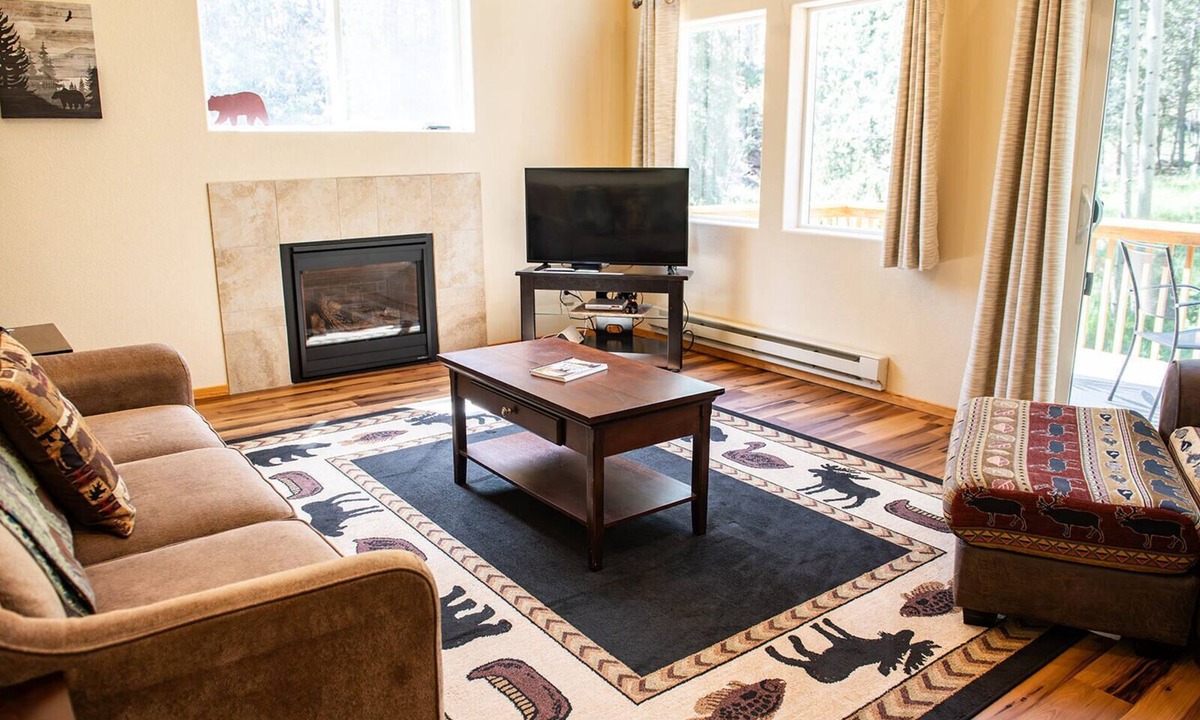 Woodland Park Ski Chalet | Mountain Getaway and Family Retreat