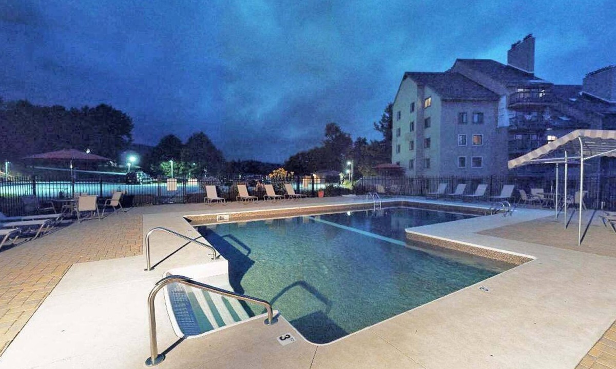 Killington House | Mountain Green Ski & Golf Resort 3-G01 Across the Street from the Lifts