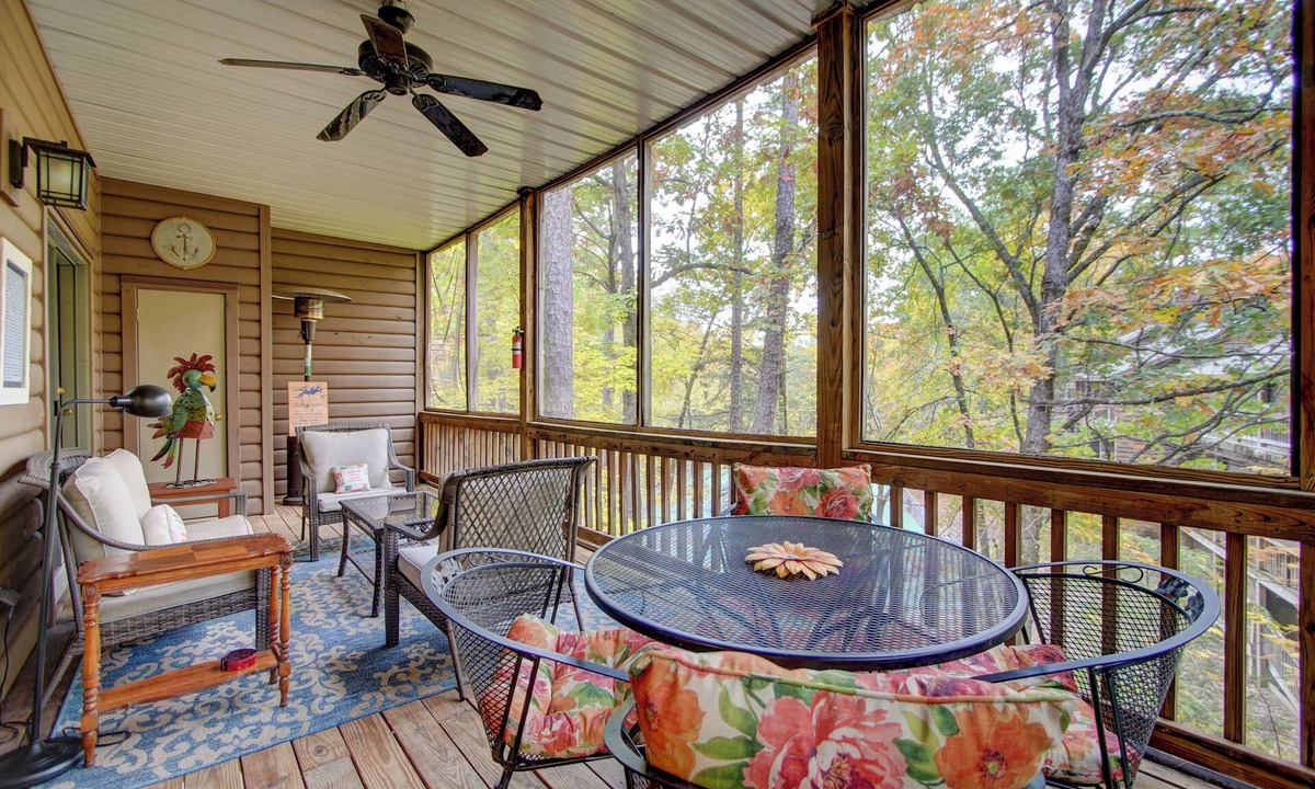 Mount Ida Condo | Mountain Harbor Resort Condo 2Bed 2Bath. Large Screen Deck. Oaklawn 30 minutes.
