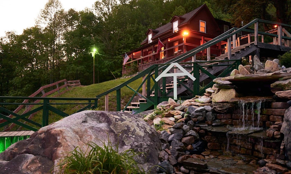 Roan Mountain House | Mountain Harbour B&B and Hiker Hostel