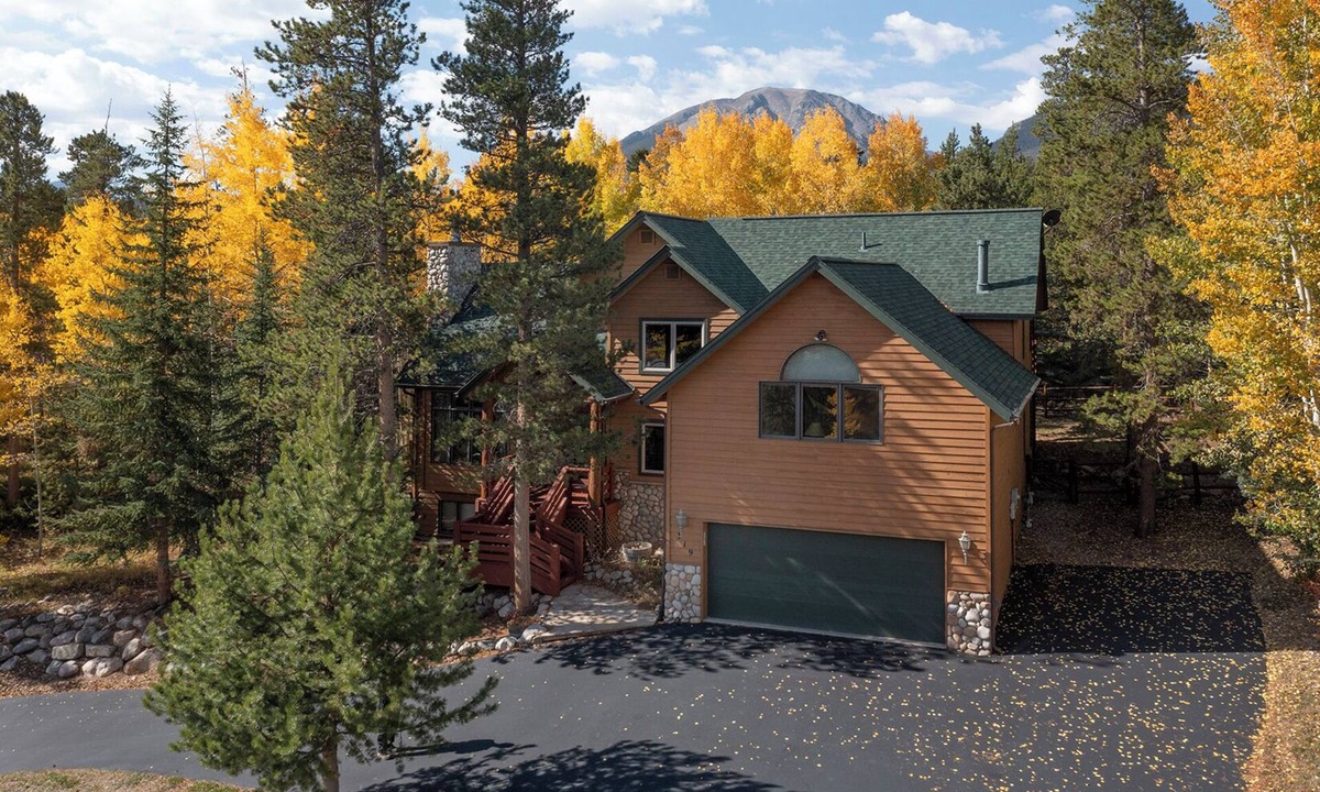Three Peaks House | Mountain Home with Private Hot Tub