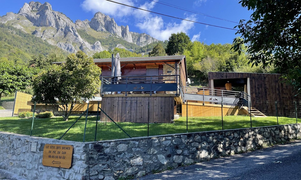 Bezins-Garraux House | Mountain house with private pool and fenced garden