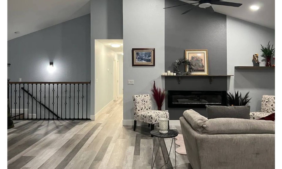 Somerset House | Mountain house with a view near wineries