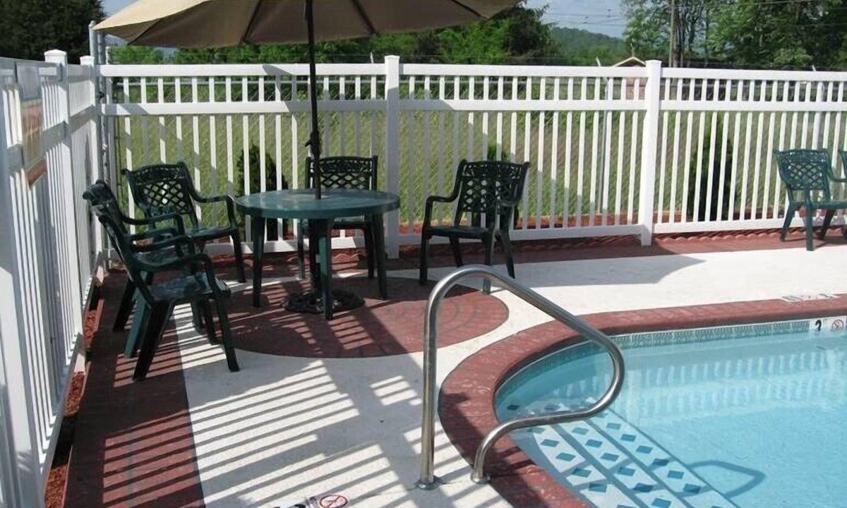 Dunlap Hotel | Mountain Inn & Suites Dunlap