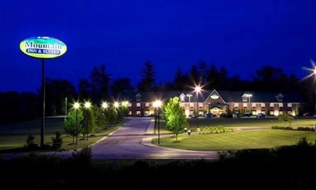 Flat Rock Hotel | Mountain Inn & Suites