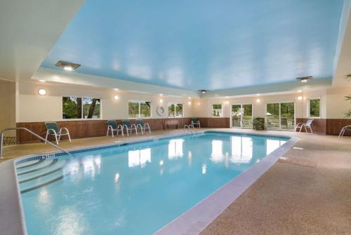 Saranac Lake Hotel | Mountain Lake Inn