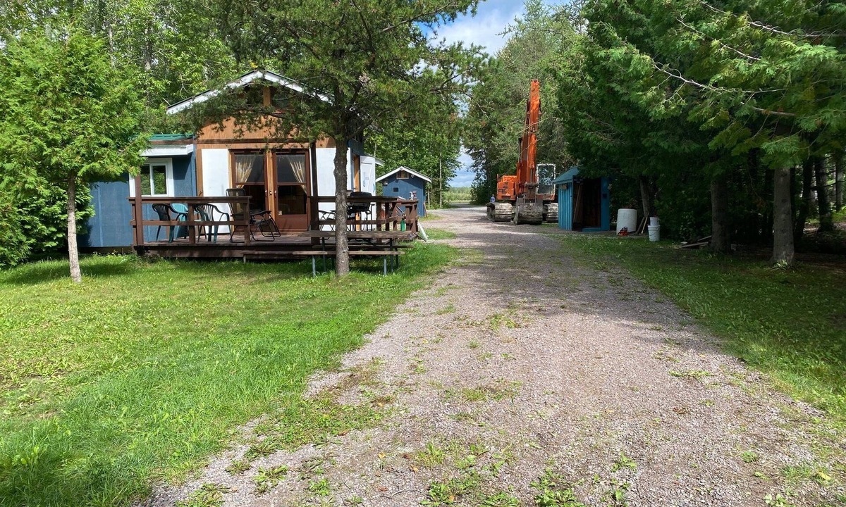 Mowat Landing Cabin | Mountain Lake Rustic Cabins under New management in Memory of Peter Bennett,