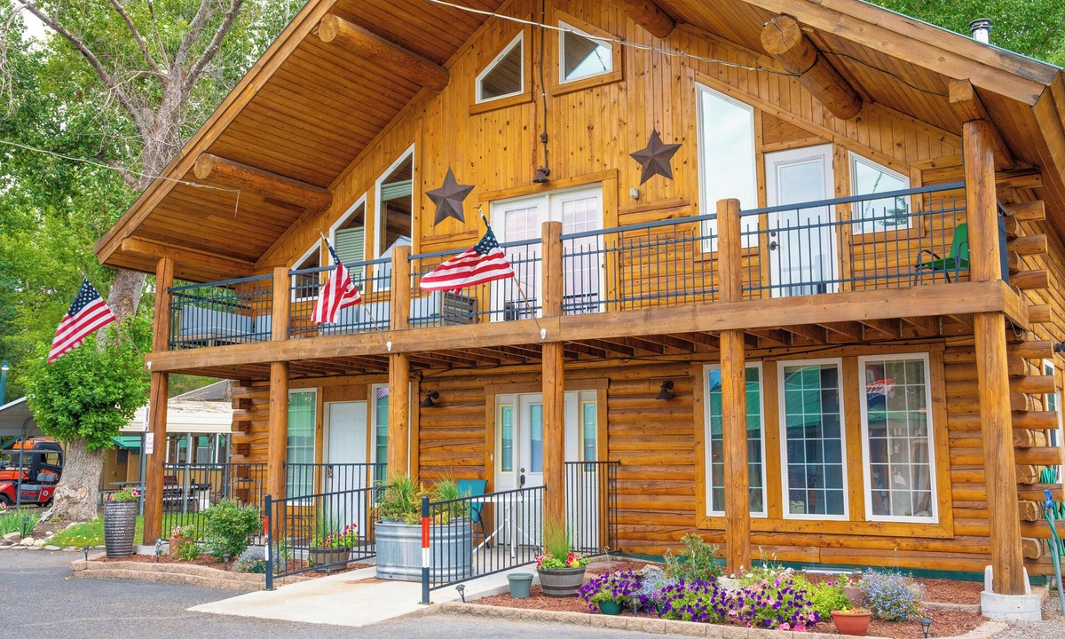 Cascade Cabin | Mountain Lodge With Private Deck
