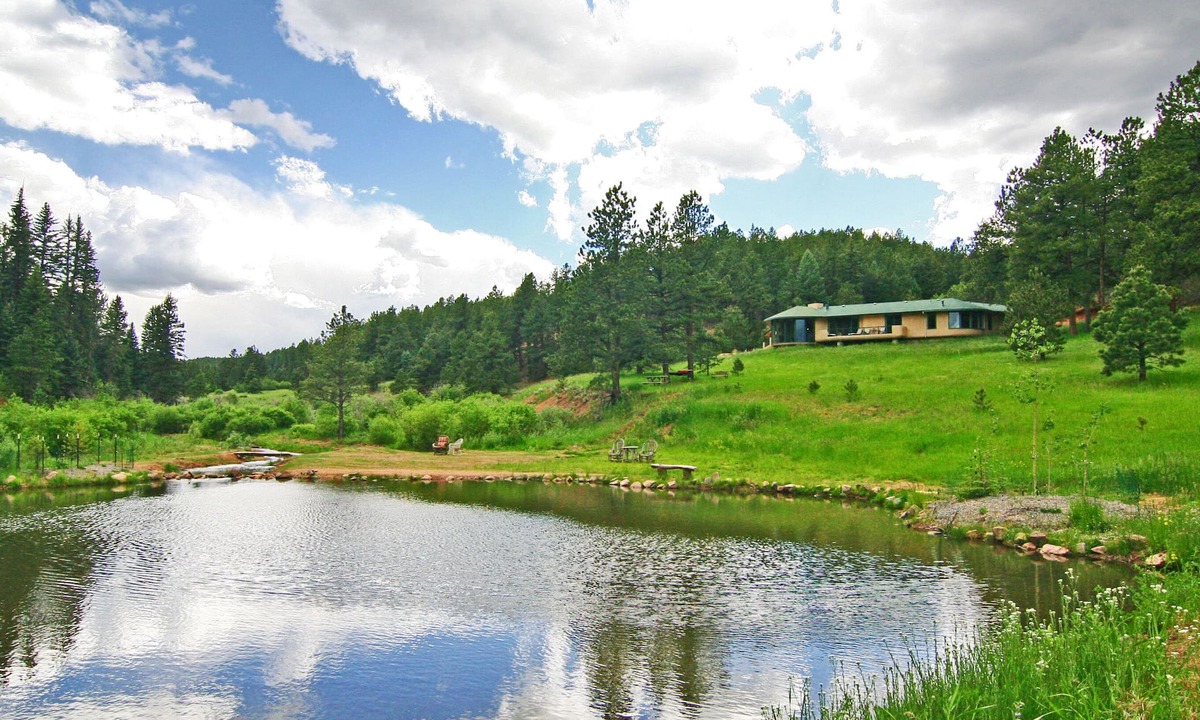 Woodland Park House | Mountain Luxury, 6 acres-fish, hike, wildlife, explore.dream, Airconditioning