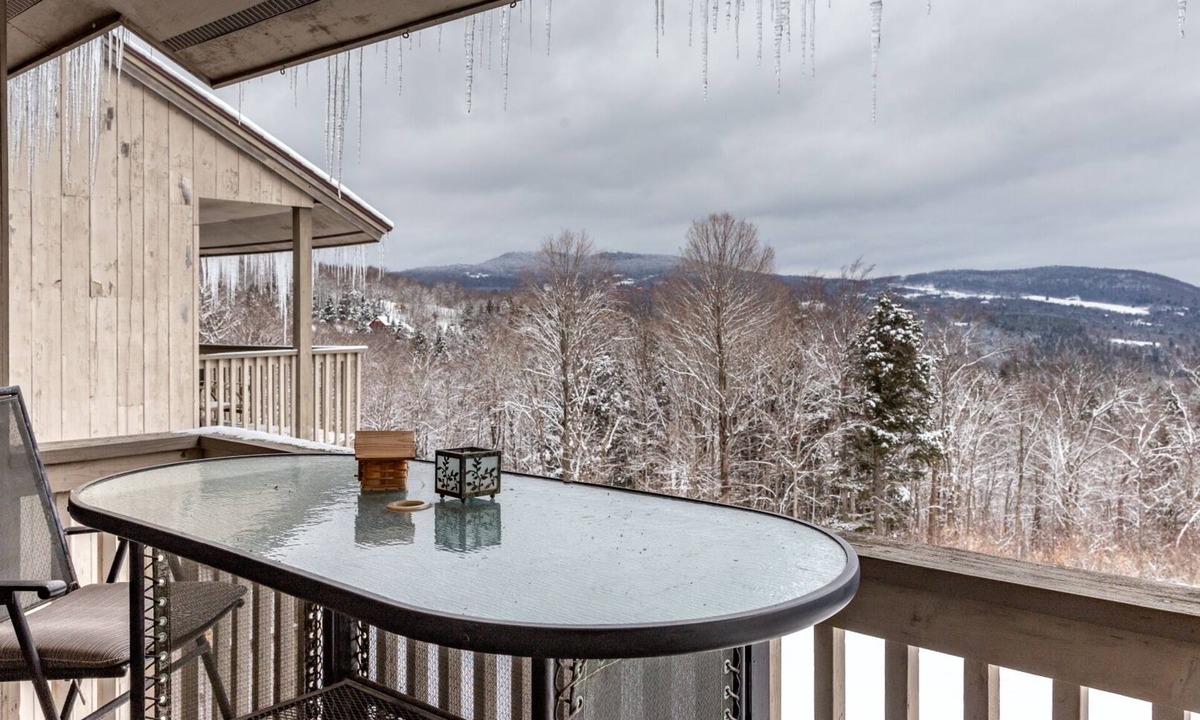 Waitsfield Condo | Mountain Magic: The Cozy Oasis