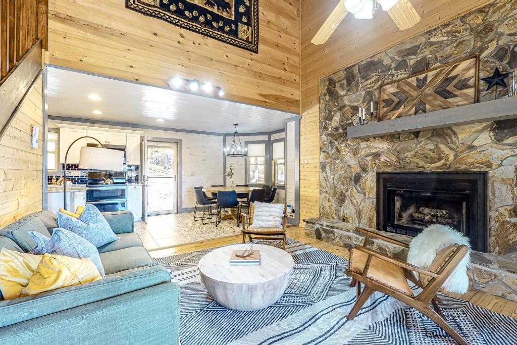 Morganton House | Mountain Meadow Lodge