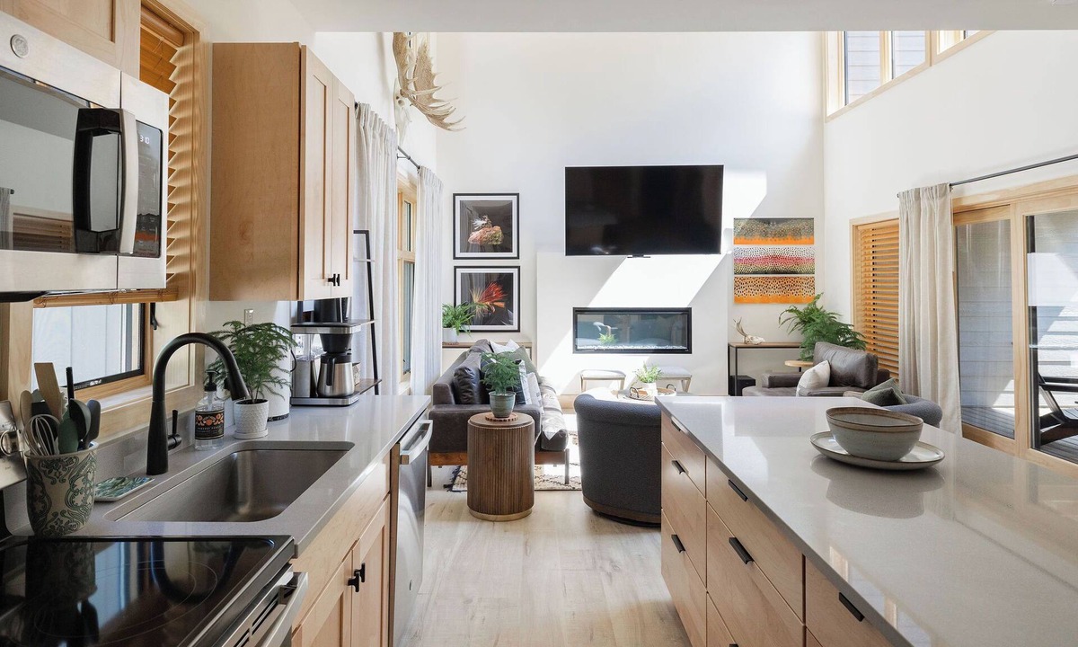 Wilmington House | Mountain Modern Home on Lake Everest Only 3 miles to Whiteface Sleeps 8