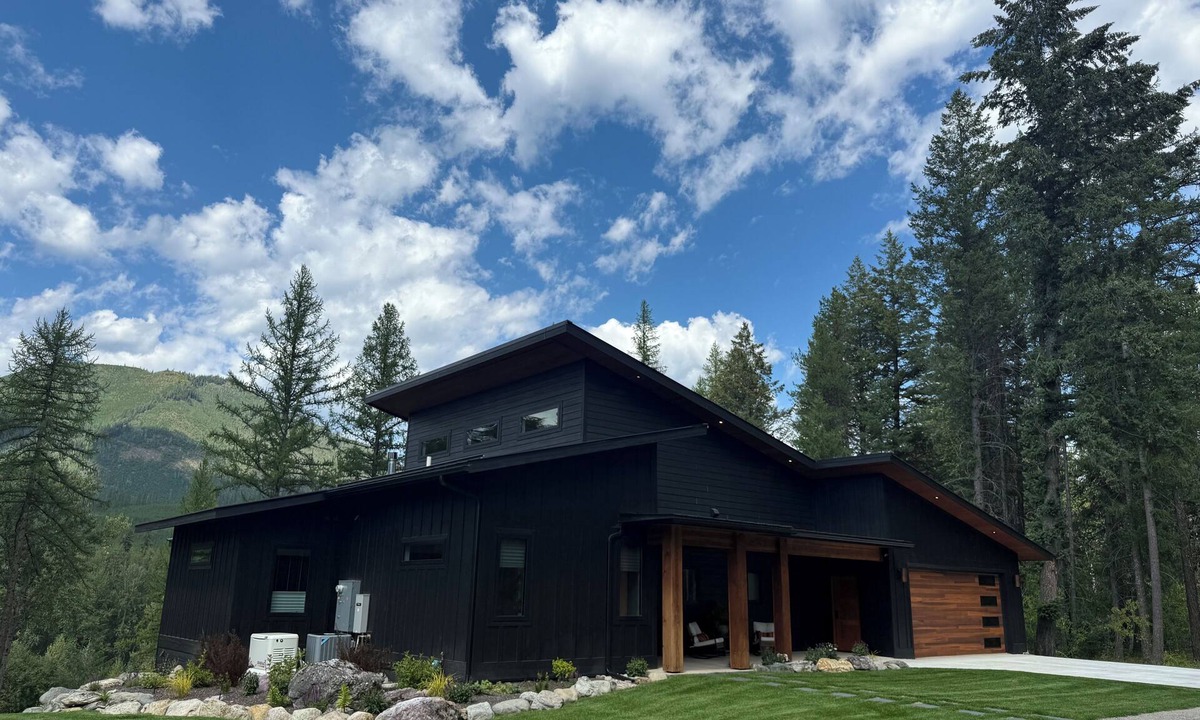 West Glacier House | Mountain Modern River Retreat one mile from Glacier Park & 30 mi from Whitefish!