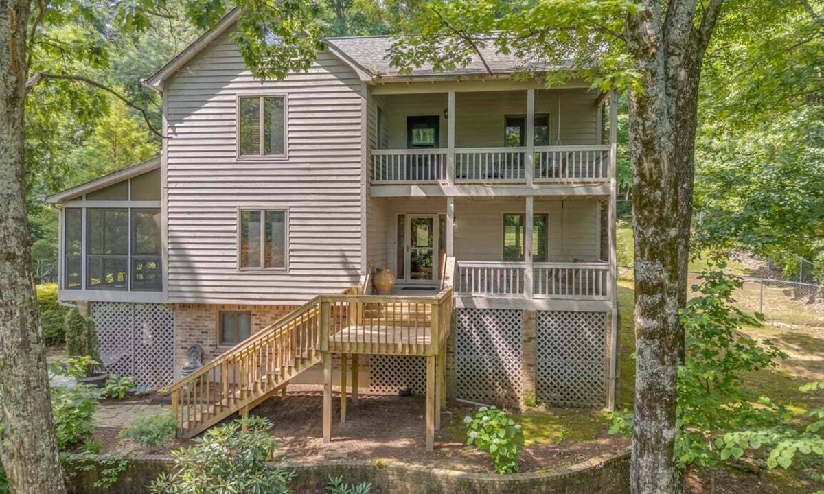 Lynn House | Mountain Music | Pet-Friendly Home with Lake Access and Game Room