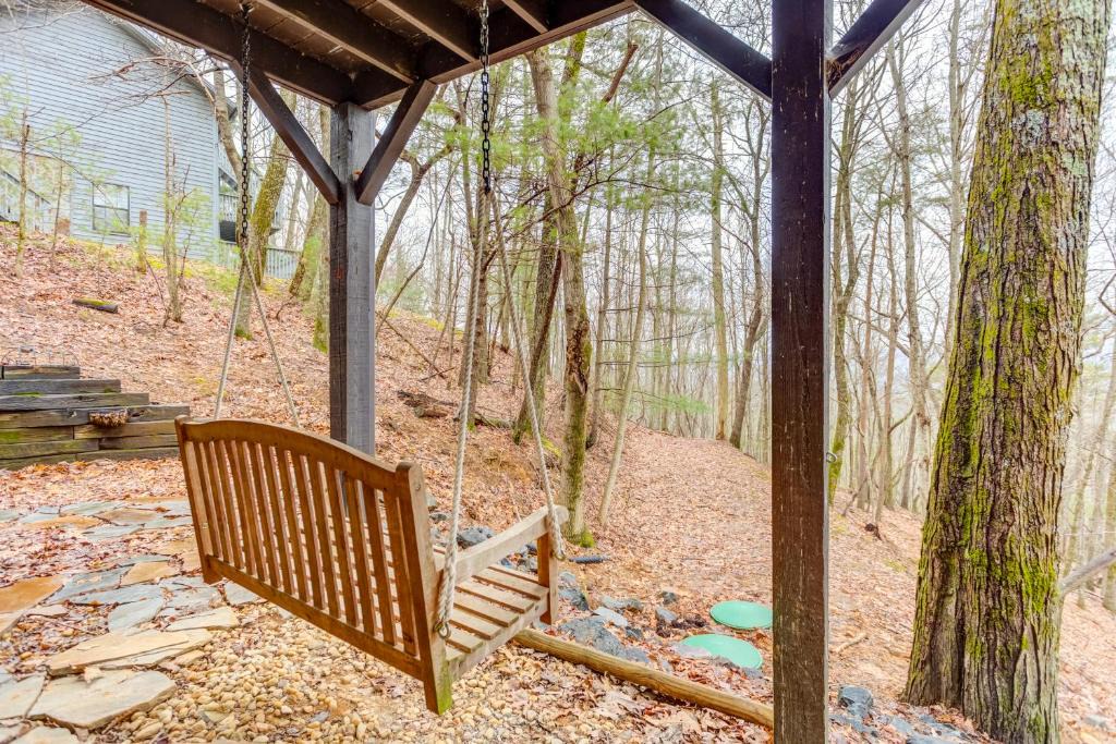 Walnut Mountain House | Mountain Oak Manor