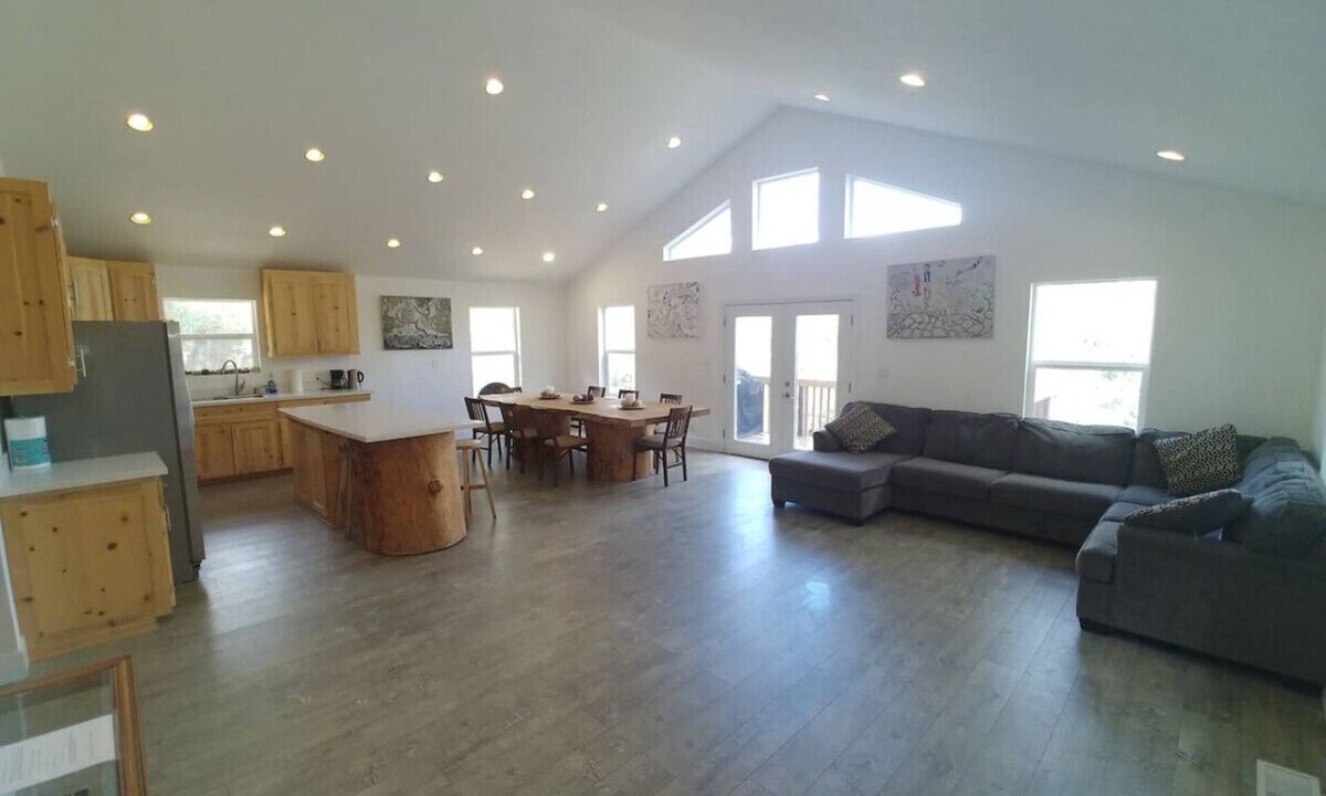 Groveland House | Mountain Place Updated 3br 2ba home Free WiFi