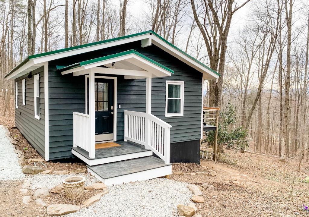Batesville House | Mountain Retreat Nesteled in the Virginia Foothills