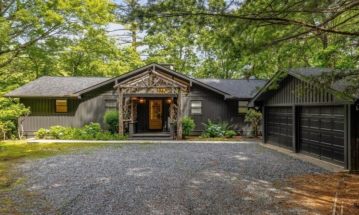 Lake Toxaway House | Mountain Retreat with a view
