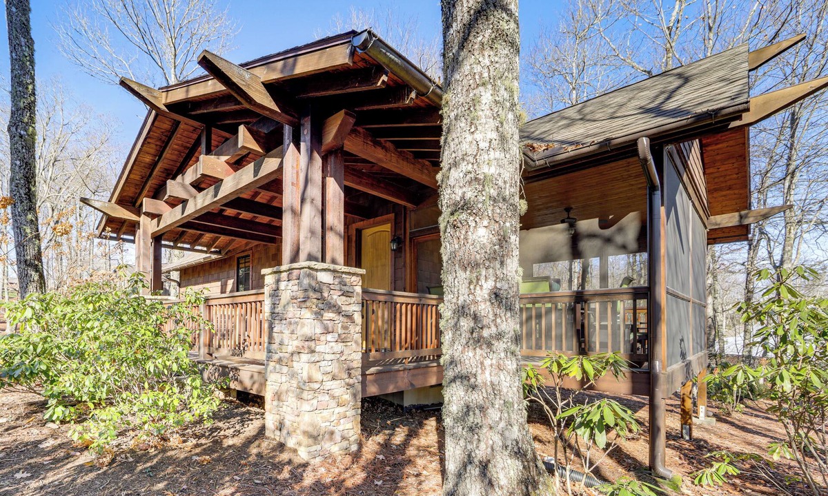 Tuckasegee Cabin | Mountain Retreat w/Community Perks in Glenville!