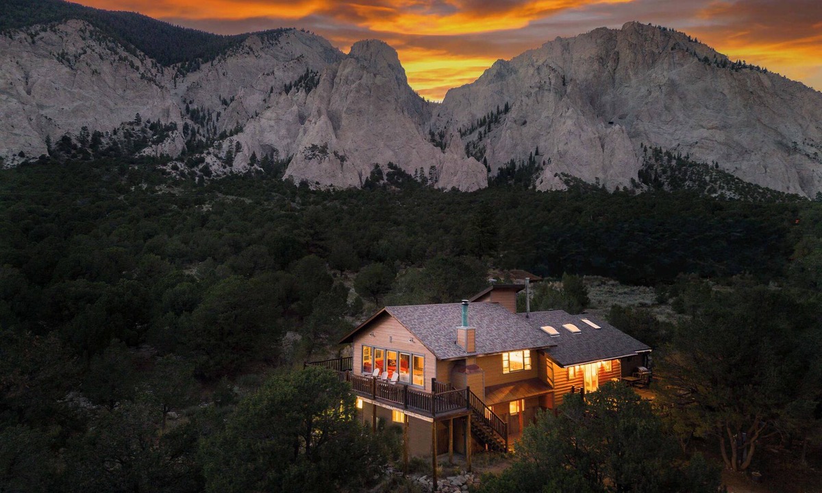 Nathrop House | Mountain Retreat w/Game Room - 5 Min to Hot Springs