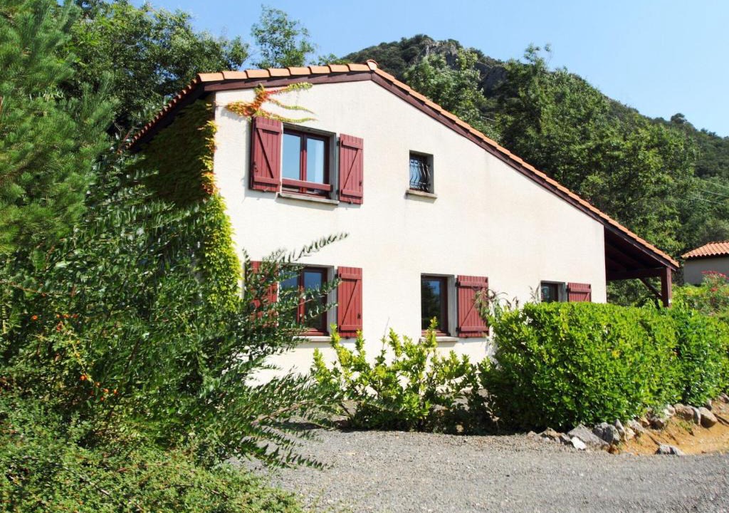 Quillan House | Mountain Retreat w Terrace