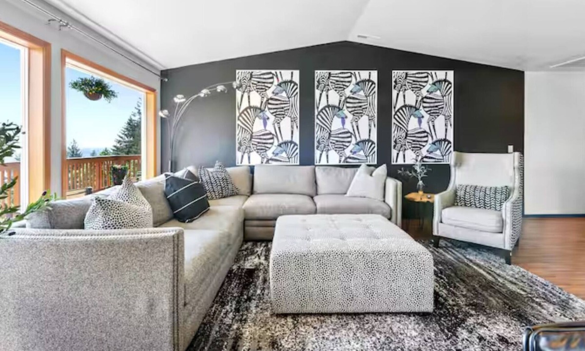 Northwest Portland Apartment | Mountain & River View ‧ Spacious ‧ Modern Home!