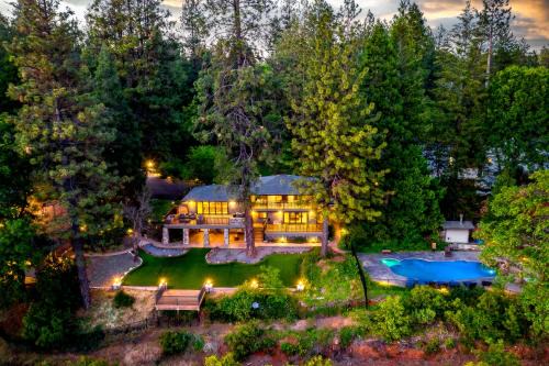 Foresthill House | Mountain Shadows Retreat