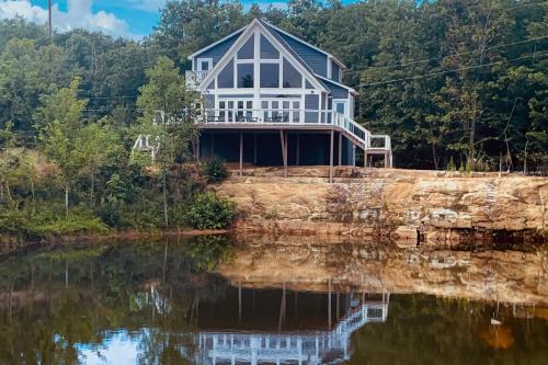 South Pittsburg House | Mountain Springs Retreat