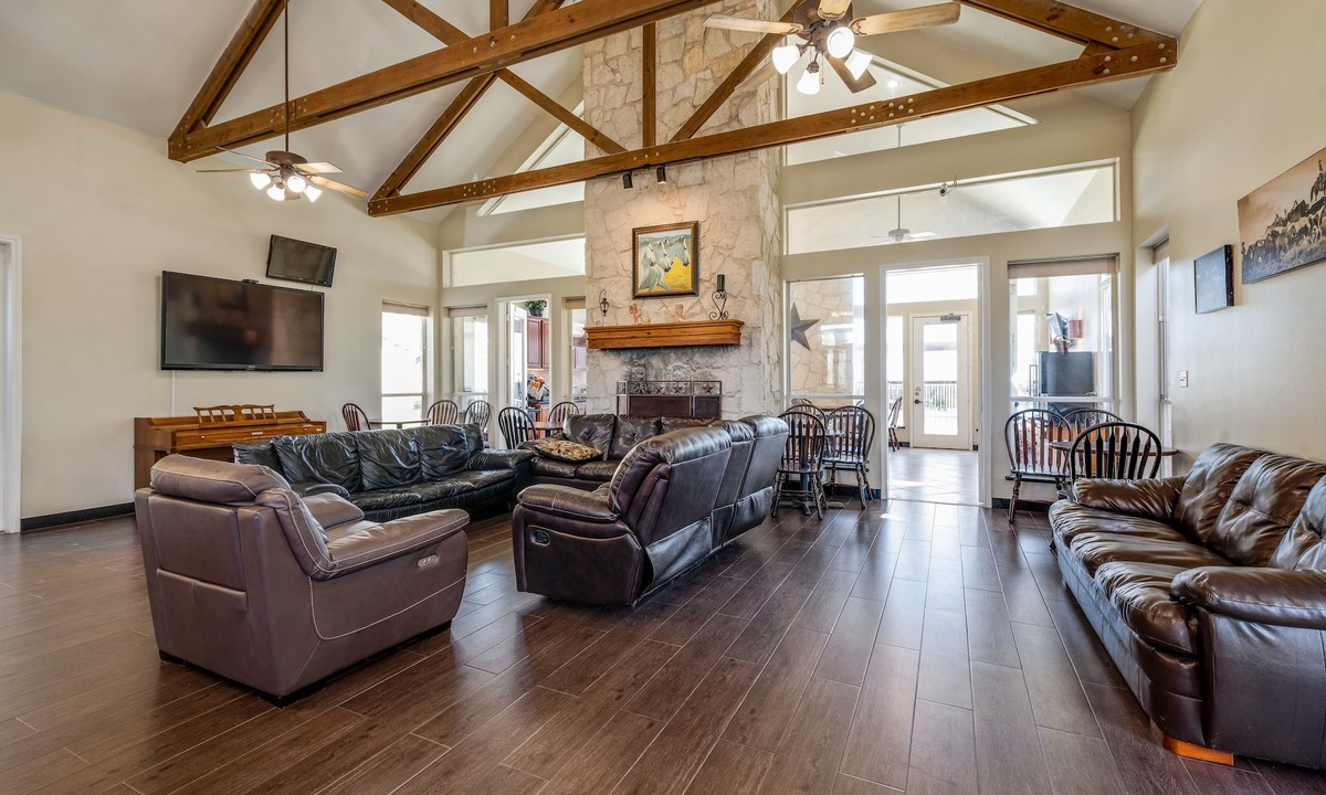 Bee Cave Hotel | Mountain Star Lodge