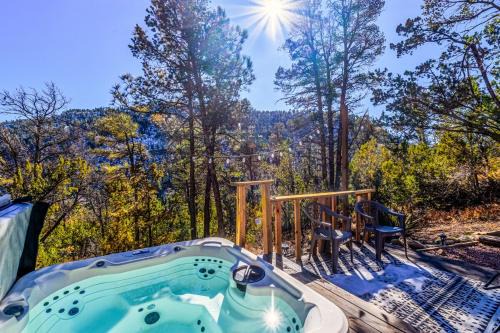 Ruidoso Ski Chalet | Mountain Top Cabin with a View - Bear Cabin