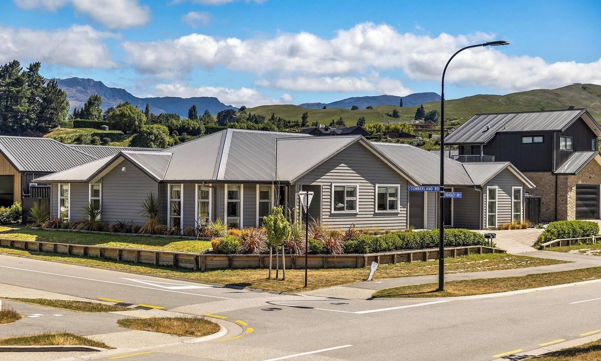 Lower Shotover House | Mountain View - 2 Bedroom House