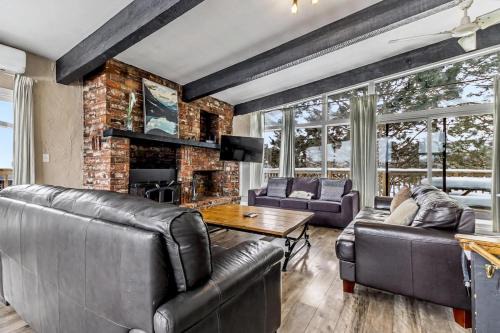 The Blue Mountains Ski Chalet | Mountain View-Backyard-Air-Conditioning-BBQ-15mins walk Blue Mountain Village