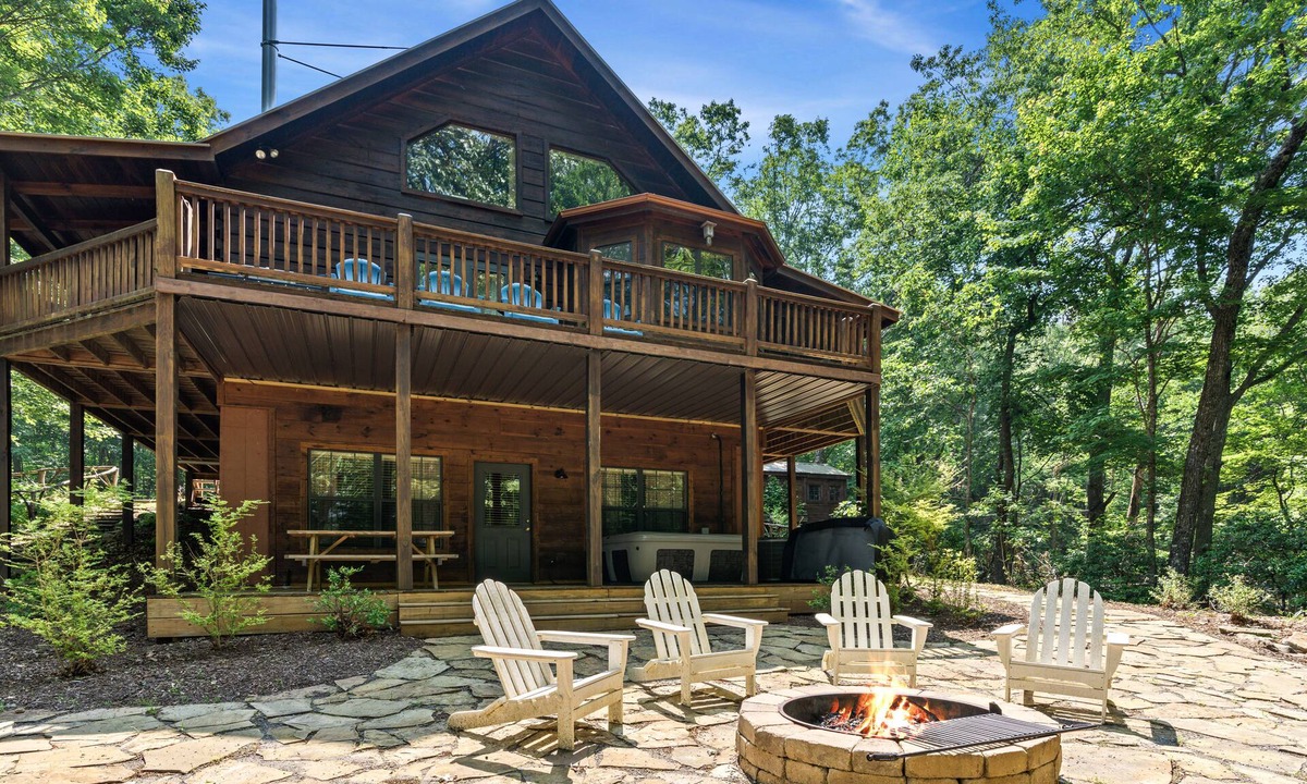 Blue Ridge Cabin | Mountain-view cabin with, firepit, pool table, fireplace & stove