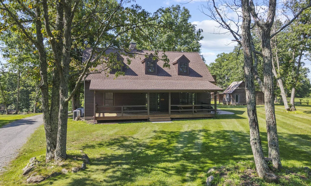 Keene Cabin | Mountain View Cabin in VA Wine Country