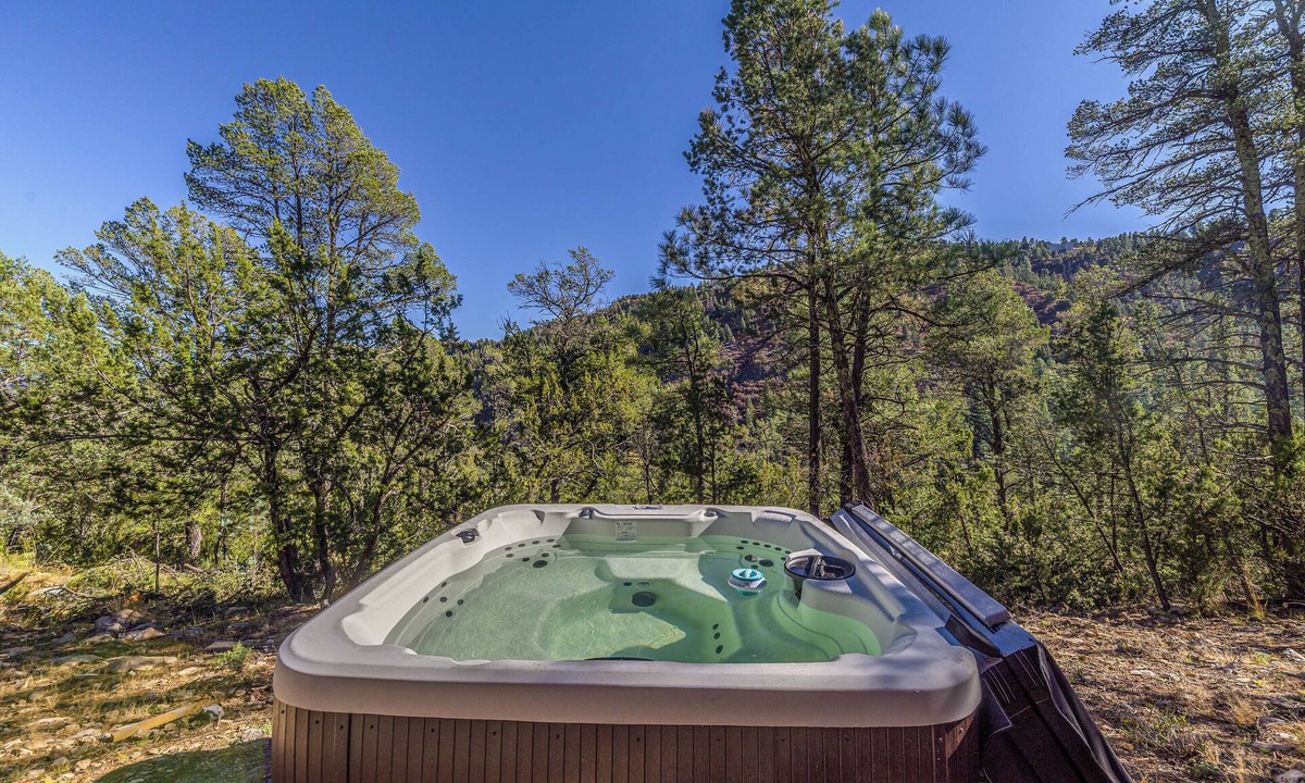 Ruidoso Cottage | Mountain-view Cabin w/Hot Tub in Ruidoso!