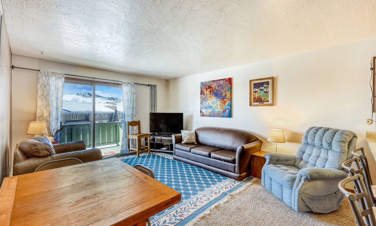 Dillon Condo | Mountain view condo w/a shared pool, hot tub, Ping-Pong, & pool table
