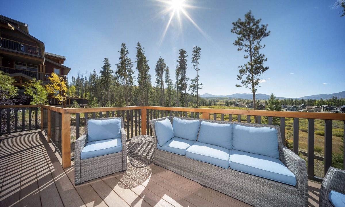 Fraser Condo | Mountain View Condo w/Deck + Fireplace