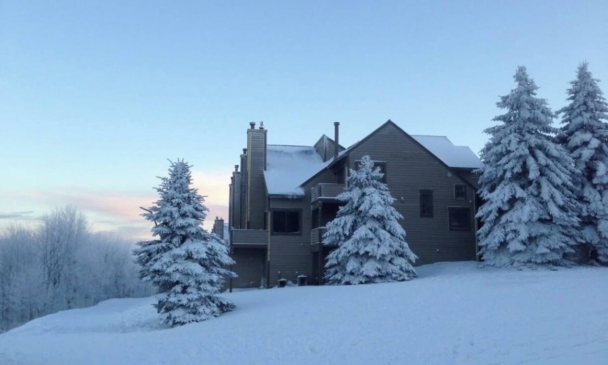 Seven Springs Condo | Mountain View Escape - 1BR Ski-in/out Rustic Condo