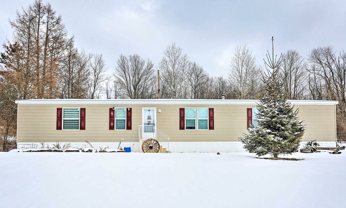 De Lancey House | Mountain-View Hamden Hideaway w/ BBQ Grill!