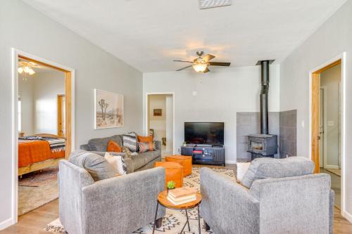 Pueblo House | Mountain-View Hideaway w/Patio in Pueblo!
