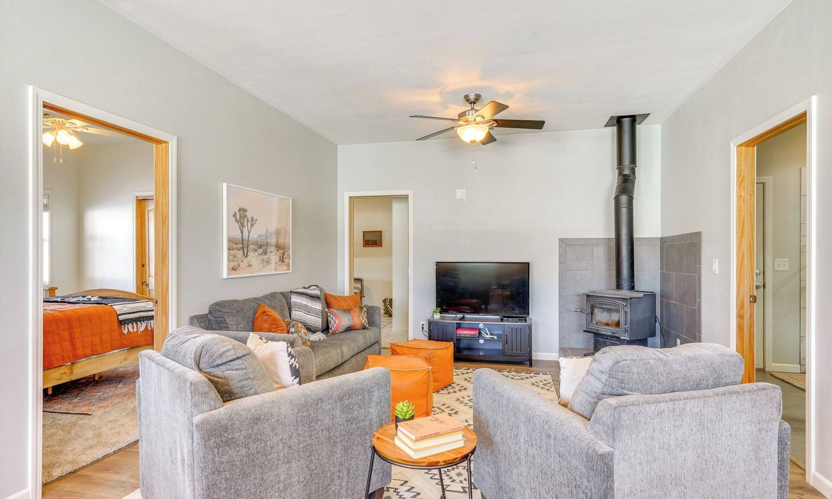 Pueblo House | Mountain-View Hideaway w/Patio in Pueblo!